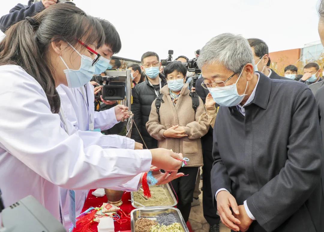 教育部长陈宝生：贯彻落实五中全会精神，职业教育要在“五入”上下功夫(图3)