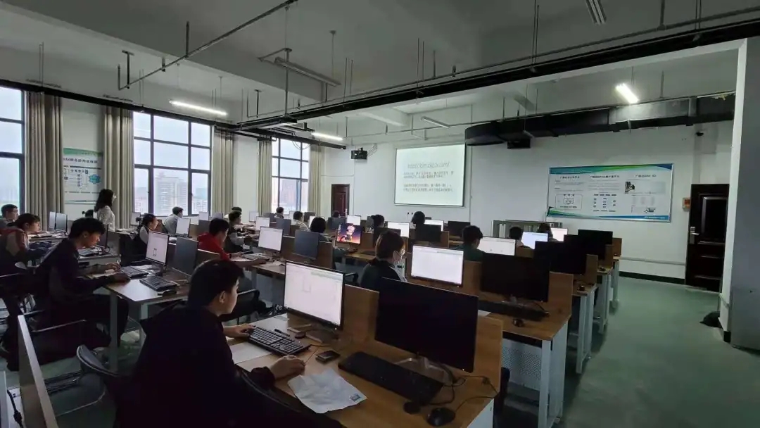 2021年第一期1+X 建筑信息模型(BIM)证书考试喜获佳绩2021年4月24日上午，本年度第一期1+X建筑信息模型（BIM）职业技能等级证书考试——初级（BIM建模）考评成功举办。本次考试全国共有(图2)