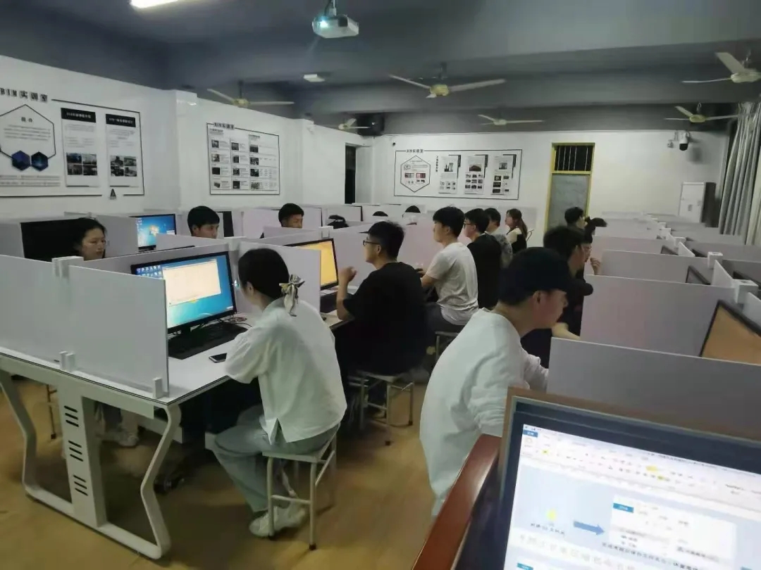 2021年第一期1+X 建筑信息模型(BIM)证书考试喜获佳绩2021年4月24日上午，本年度第一期1+X建筑信息模型（BIM）职业技能等级证书考试——初级（BIM建模）考评成功举办。本次考试全国共有(图4)