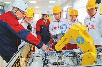 要让职业教育真正“扬眉吐气”(专家解读)(图1) 1-22022216093NO.jpg